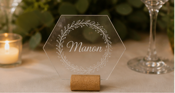 Marque place en Plexiglass avec prénom gravé